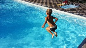 contaminantes água da piscina